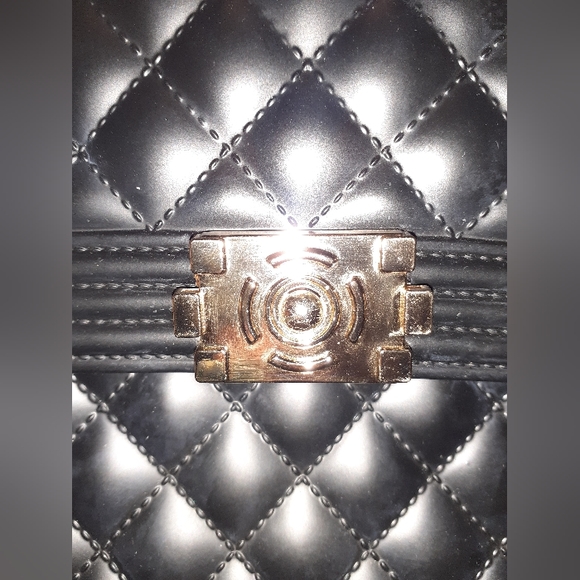 Jenna Fold Over Clasp Bag with Chain Strap faux leather in Black. - Picture 3 of 7